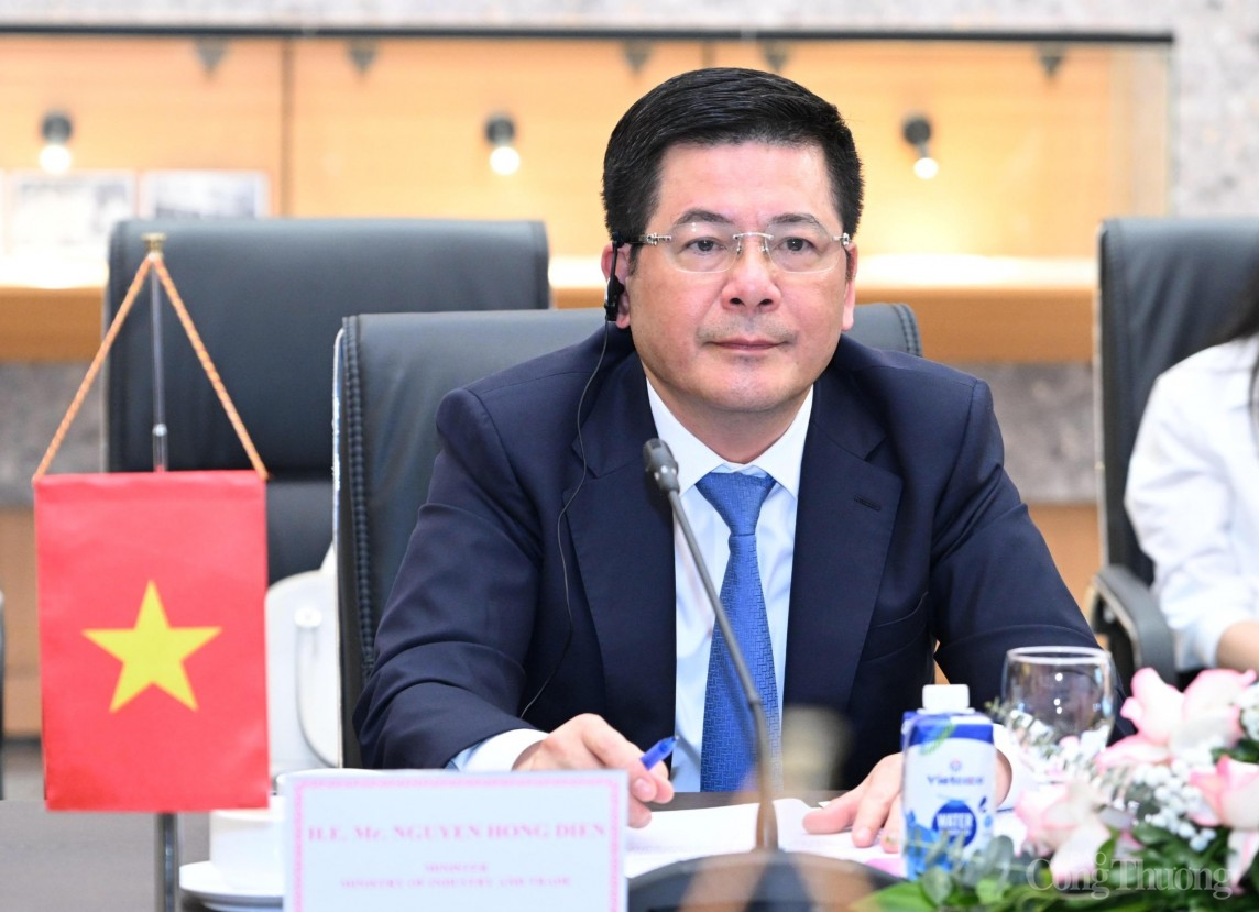 Bộ trưởng Nguyễn Hồng Diên