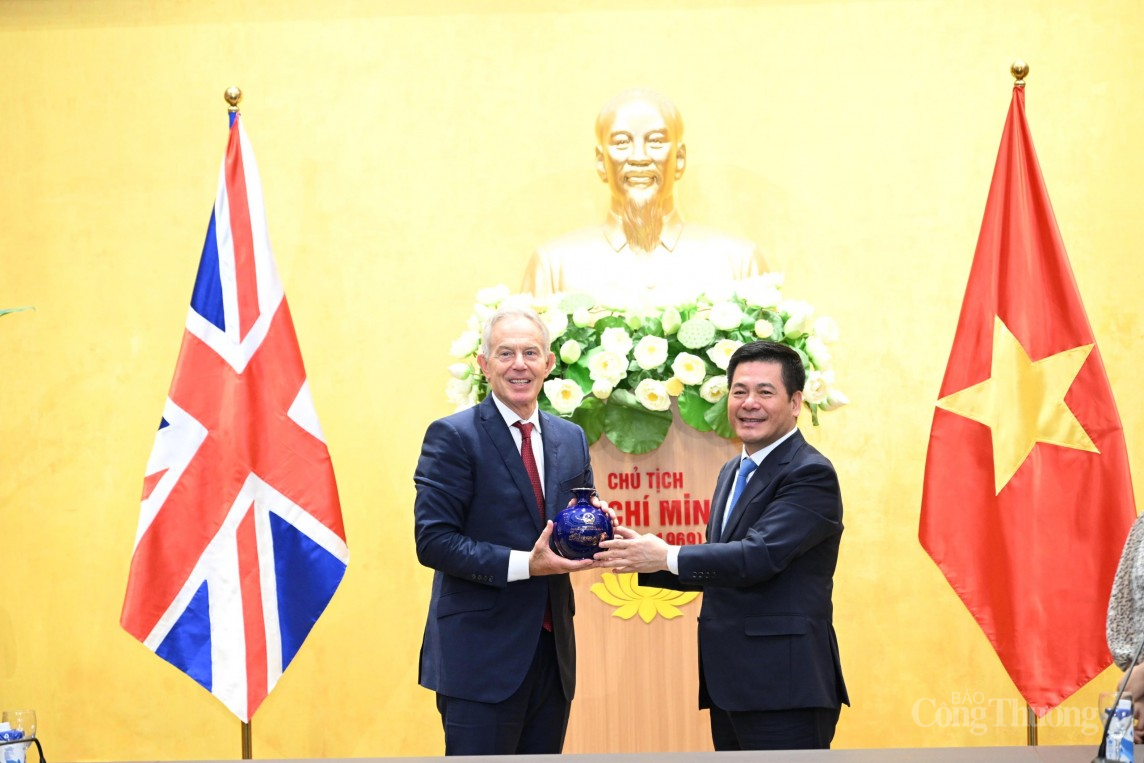 Bộ trưởng Nguyễn Hồng Diên