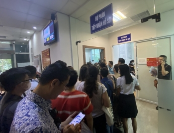 Hà Nội: Người dân xếp hàng từ 4h sáng làm thủ tục đăng ký đất đai