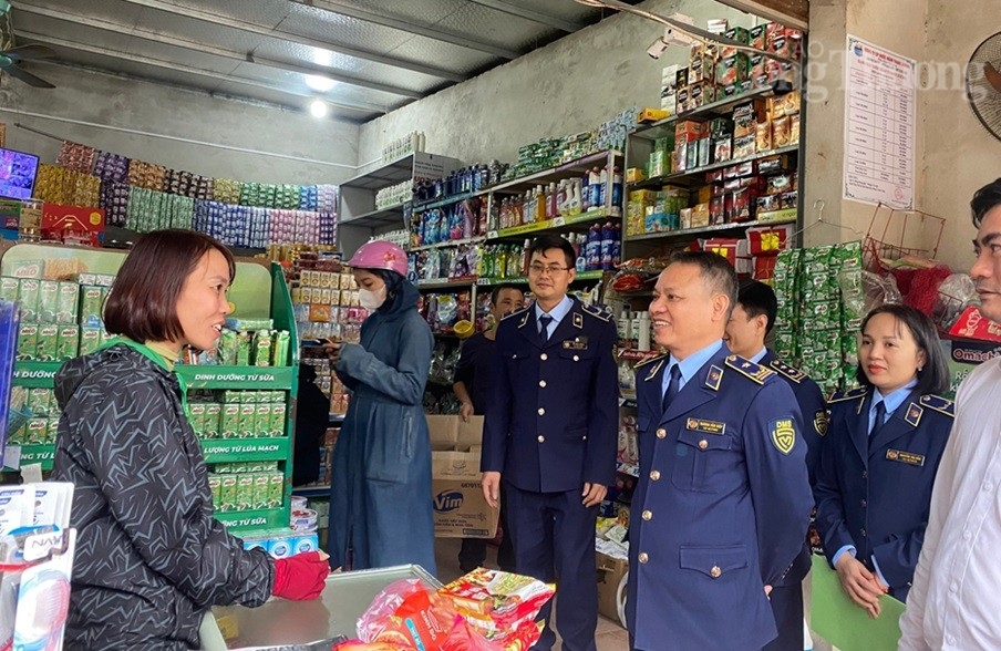 Cục QLTT Thanh Hóa phát huy vai trò của cán bộ đảng viên trong bảo vệ nền tảng tư tưởng của Đảng Cục QLTT Thanh Hóa phát huy vai trò của cán bộ đảng viên trong bảo vệ nền tảng tư tưởng của Đảng