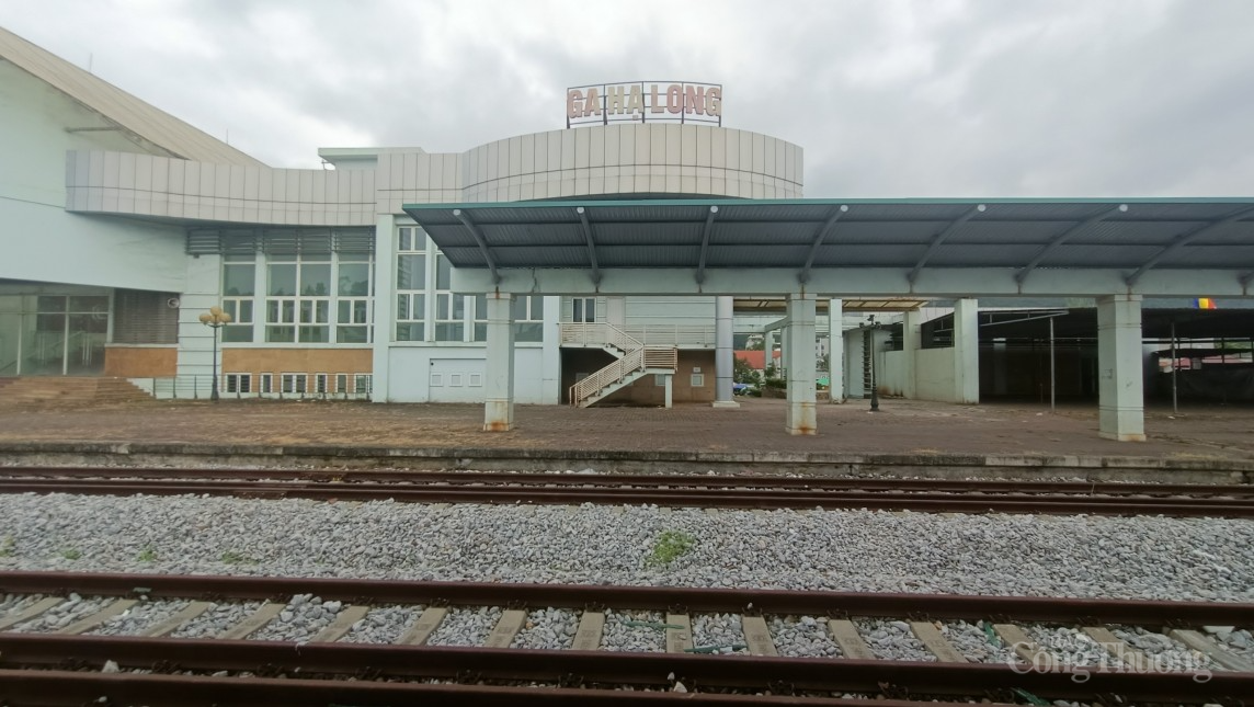 Quảng Ninh: Cận cảnh ga Hạ Long hàng trăm tỷ bị xuống cấp trầm trọng