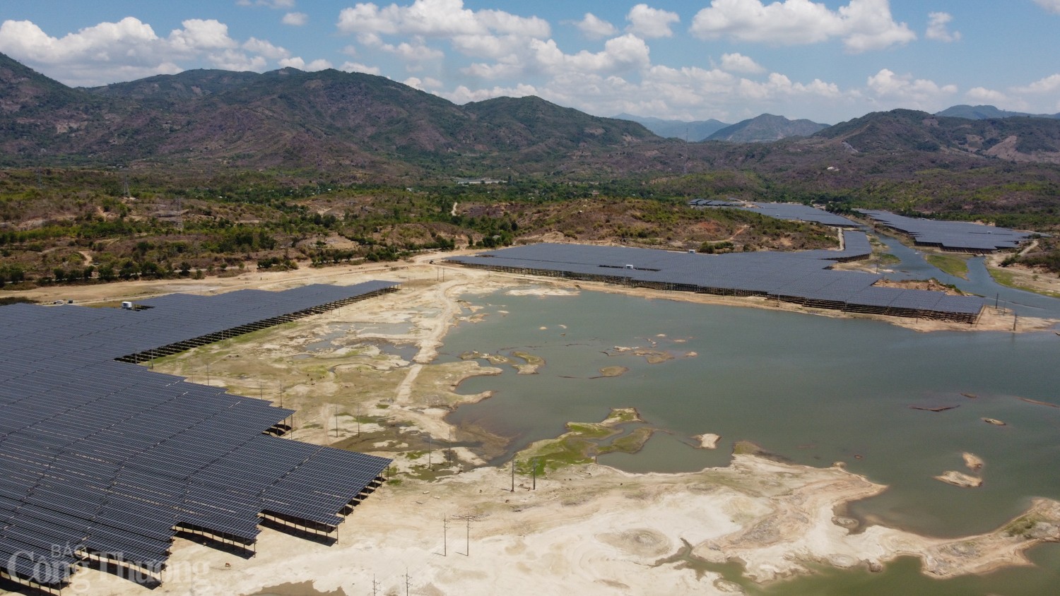 Bài 2: Khẩn trương ứng phó hạn hán, xâm nhập mặn Bài 2: Khẩn trương ứng phó hạn hán, xâm nhập mặn