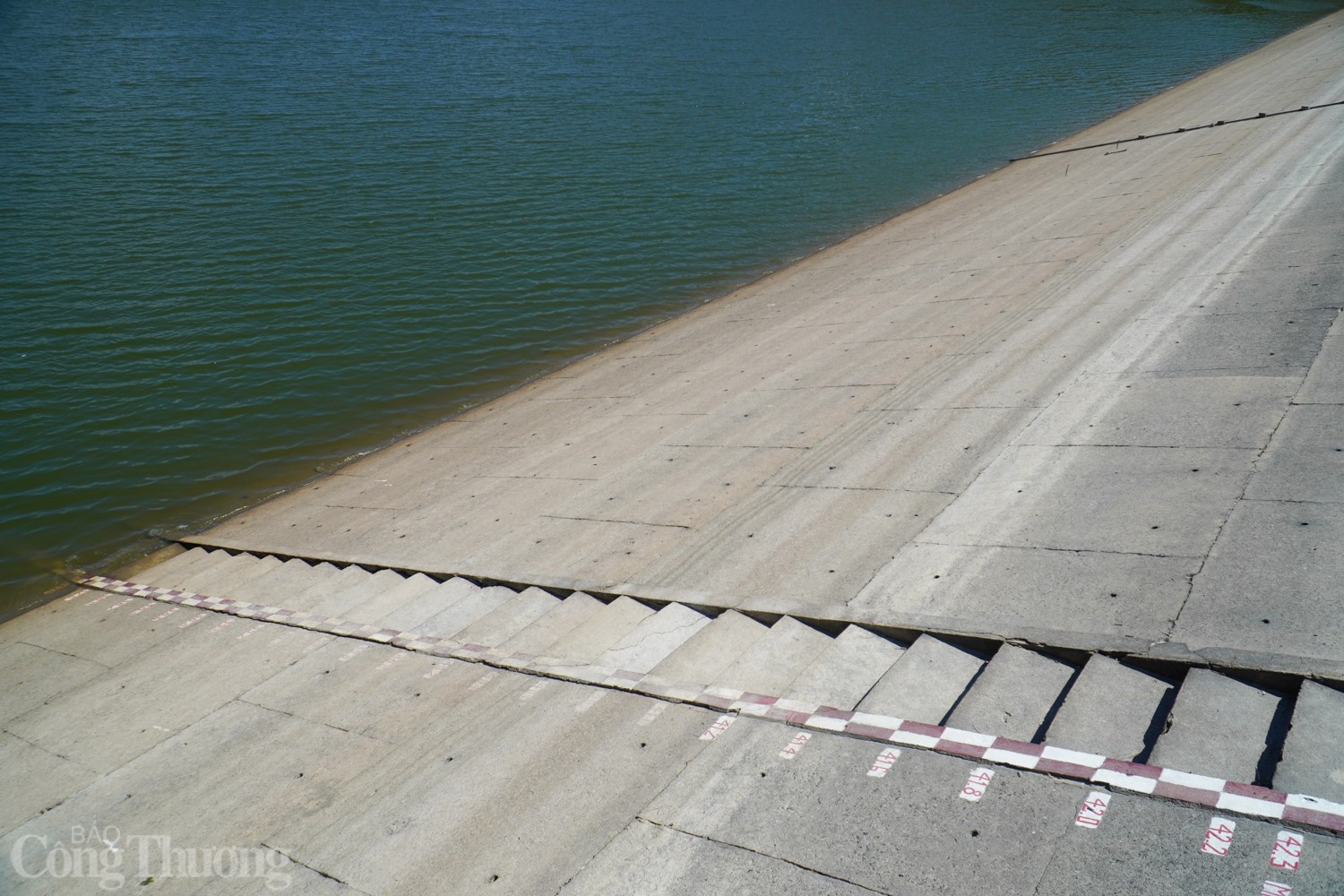 Bài 1: Hạn hán "đe doạ" Ninh Thuận Bài 1: Hạn hán "đe doạ" Ninh Thuận