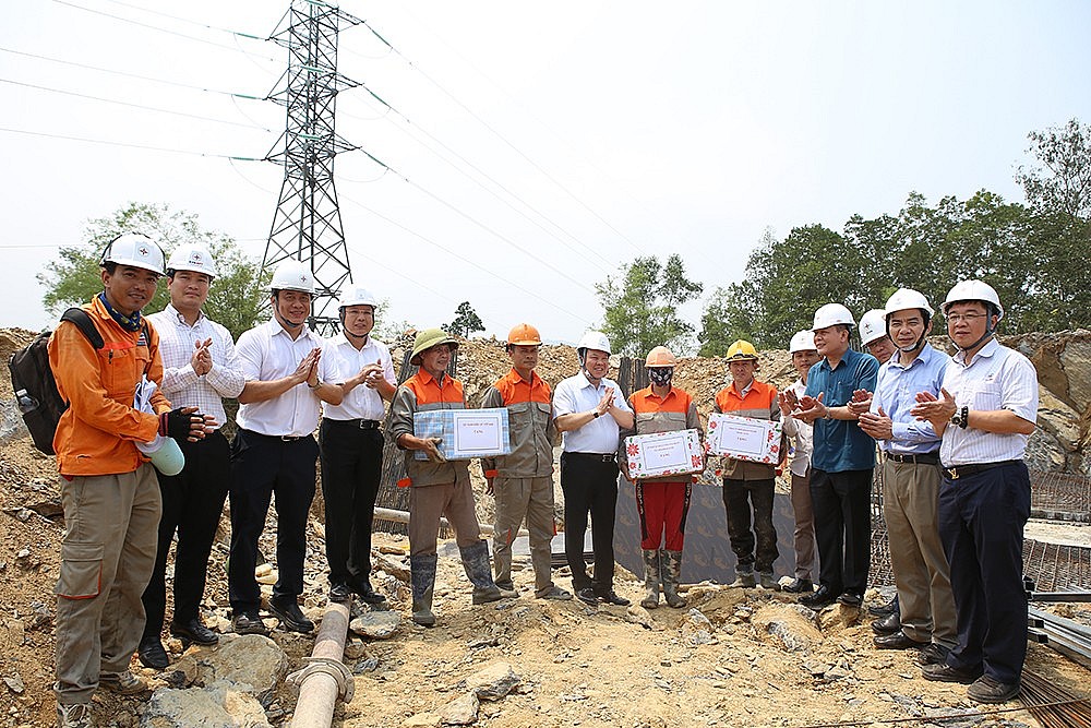 Đường dây 500kV mạch 3 hoàn thành đúc móng gần 65% Đường dây 500kV mạch 3 hoàn thành đúc móng gần 65%