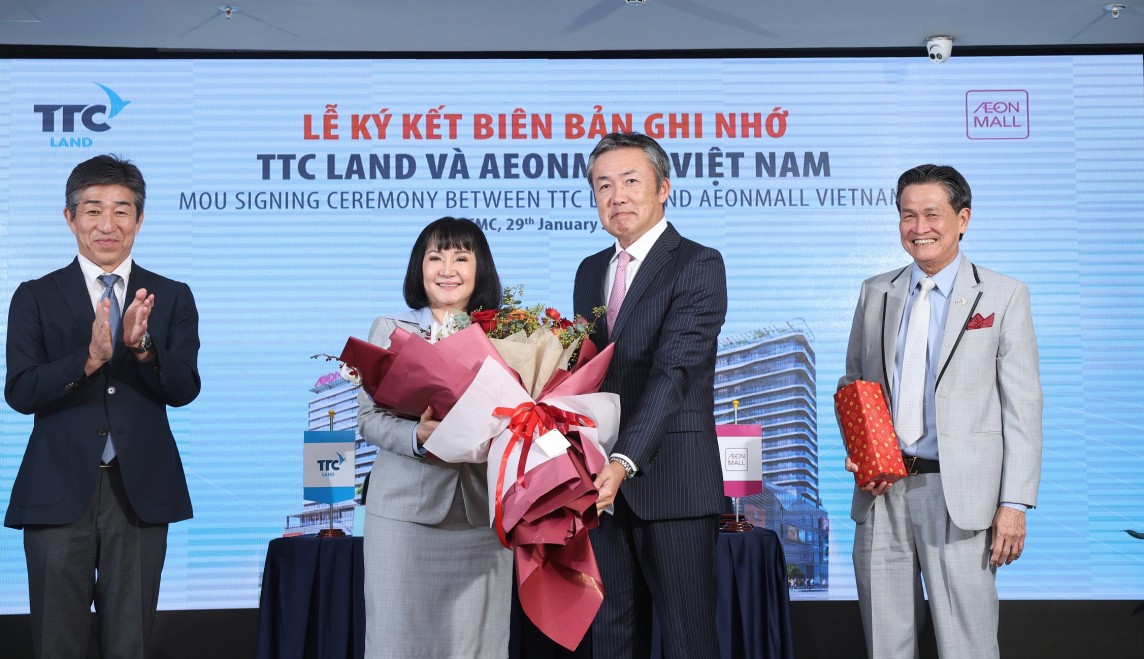 Trong giai đoạn bà Huỳnh Bích Ngọc đảm nhiệm vị trí Chủ tịch HĐQT, TTC Land đã ký kết biên bản ghi nhớ với AeonMall Việt Nam hợp tác thuê tổng khối thương mại tại dự án TTC Plaza Đà Nẵng, qua đó cung cấp thêm các sản phẩm, dịch vụ cho cộng đồng địa phương Trong giai đoạn bà Huỳnh Bích Ngọc đảm nhiệm vị trí Chủ tịch HĐQT, TTC Land đã ký kết biên bản ghi nhớ với AeonMall Việt Nam hợp tác thuê tổng khối thương mại tại dự án TTC Plaza Đà Nẵng, qua đó cung cấp thêm các sản phẩm, dịch vụ cho cộng đồng địa phương