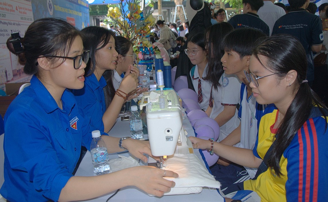 Hơn 3.000 nghìn học sinh dự ngày hội tư vấn tuyển sinh, hướng nghiệp tại Trường Đại học Công Thương