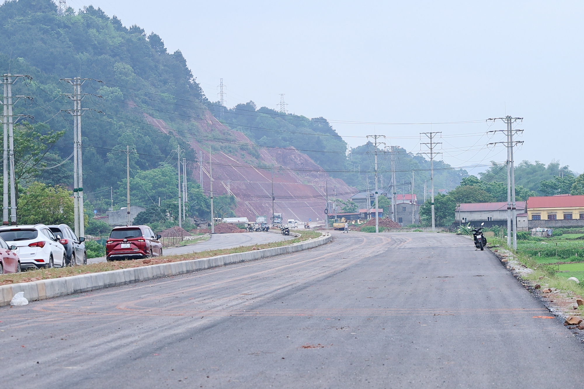Thủ tướng thăm cửa khẩu Hữu Nghị và khảo sát một số dự án tại Lạng Sơn- Ảnh 6. Thủ tướng thăm cửa khẩu Hữu Nghị và khảo sát một số dự án tại Lạng Sơn- Ảnh 6.