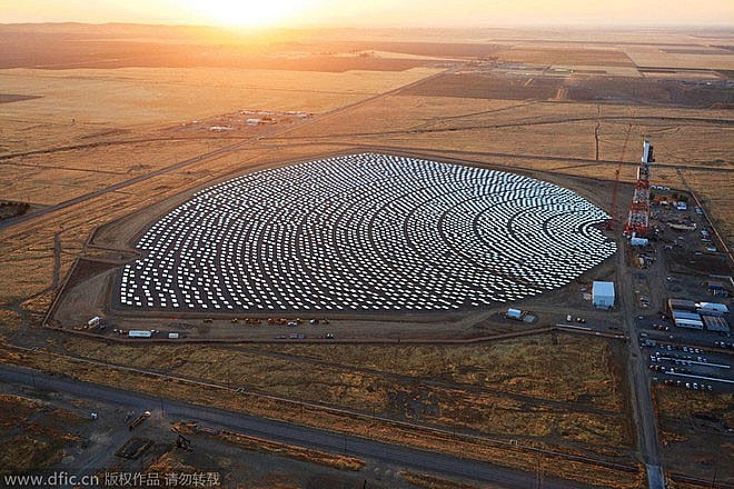 Nhà máy điện mặt trời Ivanpah - Hoa Kỳ. Ảnh: DFIC