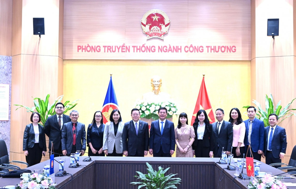 Bộ trưởng Nguyễn Hồng Diên tiếp Tổng thư ký ASEAN