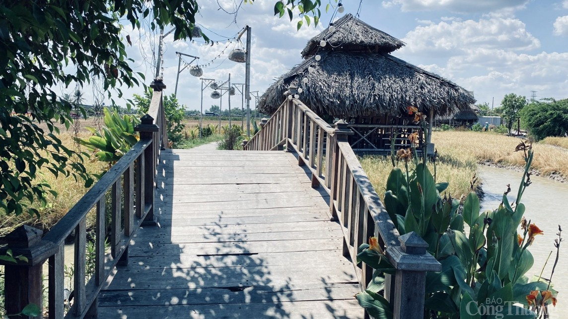 Cận cảnh Khu sinh thái Không Thời Gian ở Long An xây dựng trái phép trên đất nông nghiệp Cận cảnh Khu sinh thái Không Thời Gian ở Long An xây dựng trái phép trên đất nông nghiệp