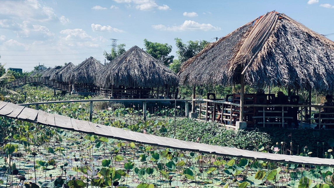 Cận cảnh Khu sinh thái Không Thời Gian ở Long An xây dựng trái phép trên đất nông nghiệp Cận cảnh Khu sinh thái Không Thời Gian ở Long An xây dựng trái phép trên đất nông nghiệp