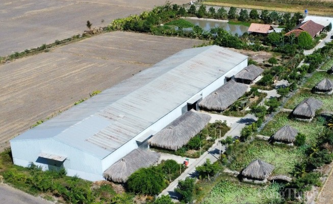 Cận cảnh Khu sinh thái Không Thời Gian ở Long An xây dựng trái phép trên đất nông nghiệp Cận cảnh Khu sinh thái Không Thời Gian ở Long An xây dựng trái phép trên đất nông nghiệp