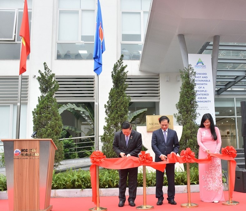 Đối thoại giữa Tổng Thư ký ASEAN Kao Kim Hourn với thanh niên các nước ASEAN Đối thoại giữa Tổng Thư ký ASEAN Kao Kim Hourn với thanh niên các nước ASEAN