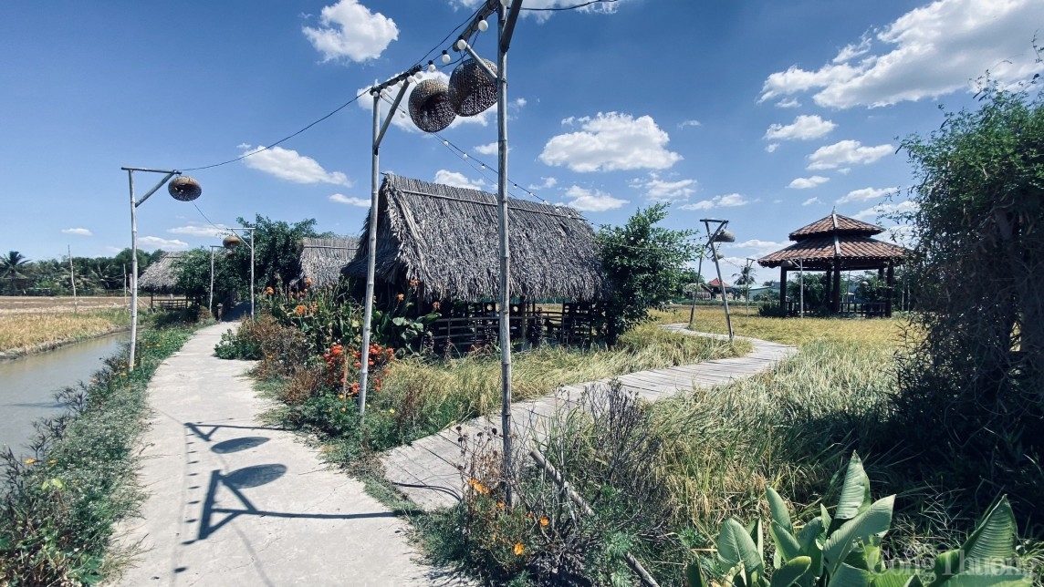 Cận cảnh Khu sinh thái Không Thời Gian ở Long An xây dựng trái phép trên đất nông nghiệp Cận cảnh Khu sinh thái Không Thời Gian ở Long An xây dựng trái phép trên đất nông nghiệp