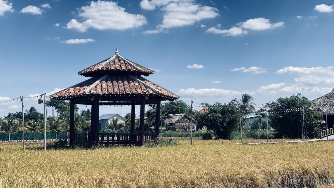 Cận cảnh Khu sinh thái Không Thời Gian ở Long An xây dựng trái phép trên đất nông nghiệp Cận cảnh Khu sinh thái Không Thời Gian ở Long An xây dựng trái phép trên đất nông nghiệp