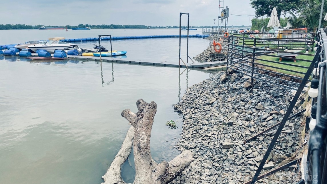 TP. Thủ Đức: Cận cảnh hàng loạt khu glamping vi phạm lấn sông tại phường Long Phước