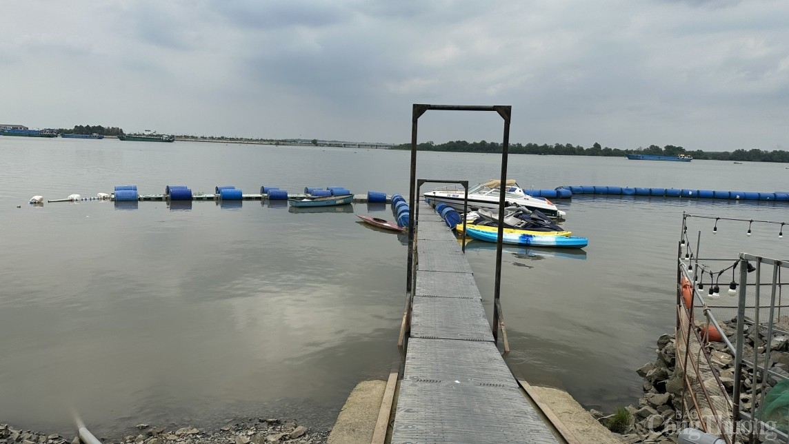 TP. Thủ Đức: Cận cảnh hàng loạt khu glamping vi phạm lấn sông tại phường Long Phước