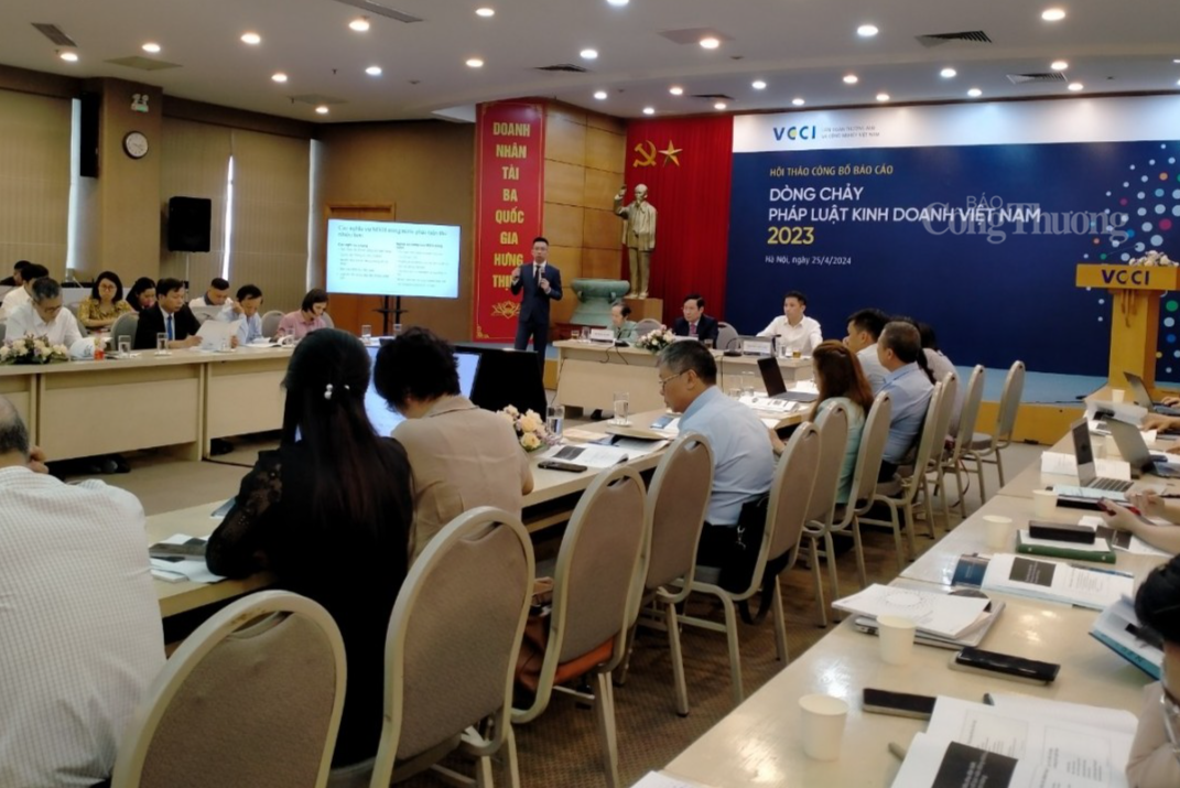 Doanh nghiệp ngày càng tích cực hơn trong việc tham gia xây dựng chính sách Doanh nghiệp ngày càng tích cực hơn trong việc tham gia xây dựng chính sách