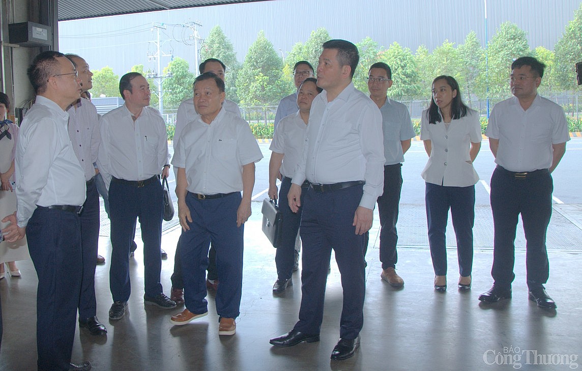 Bộ trưởng Nguyễn Hồng Diên làm việc với Hiệp hội Da giầy - Túi xách Việt Nam Bộ trưởng Nguyễn Hồng Diên làm việc với Hiệp hội Da giầy - Túi xách Việt Nam