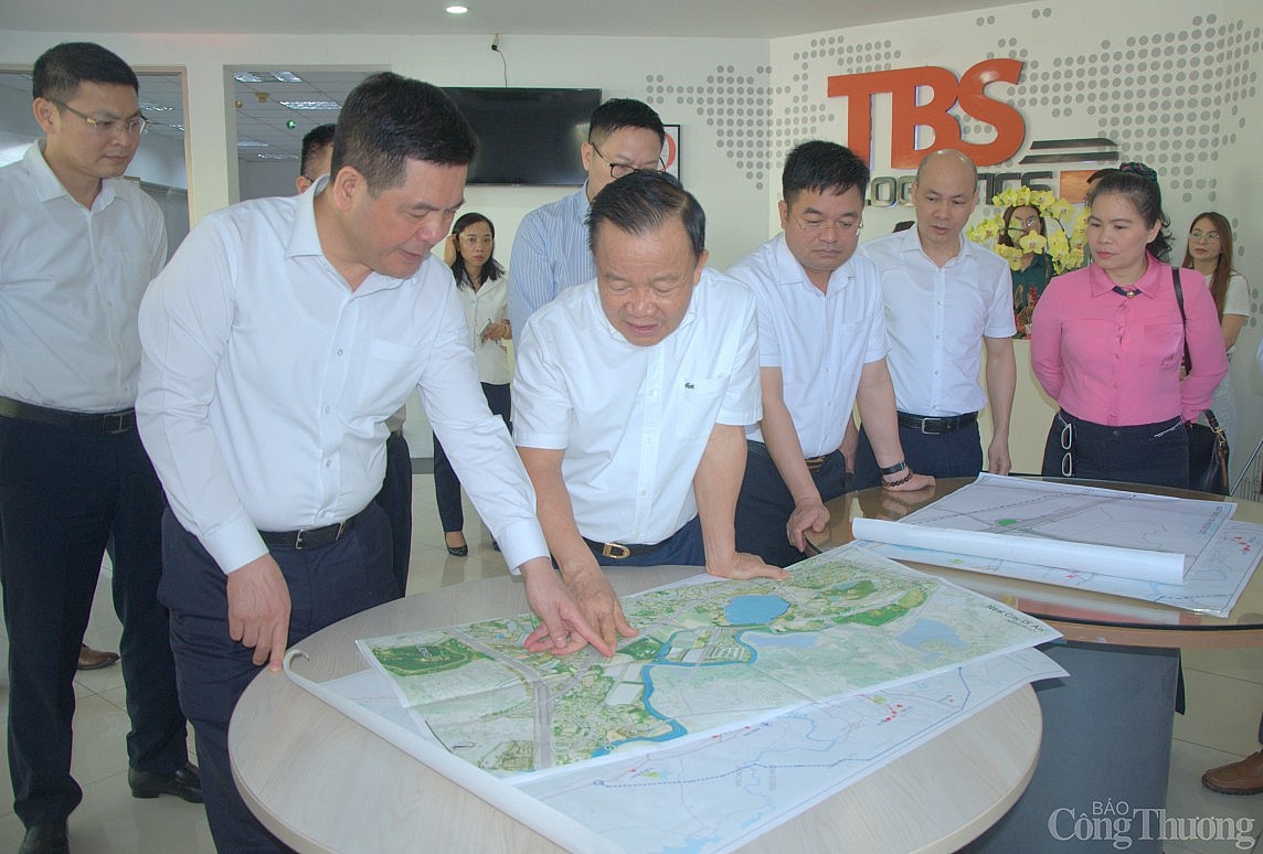 Bộ trưởng Nguyễn Hồng Diên làm việc với Hiệp hội Da giầy - Túi xách Việt Nam Bộ trưởng Nguyễn Hồng Diên làm việc với Hiệp hội Da giầy - Túi xách Việt Nam