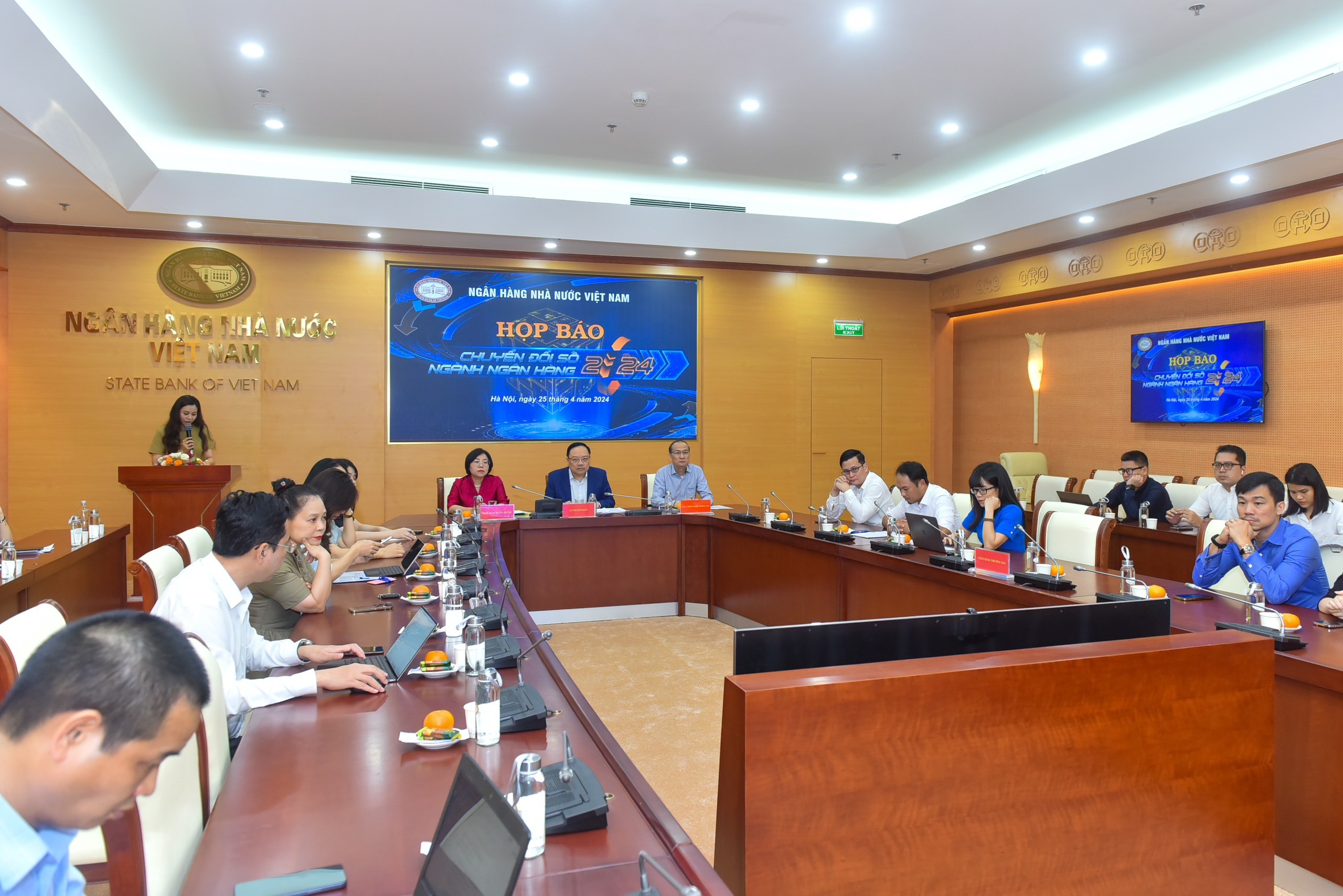 Chuyển đổi số ngành ngân hàng năm 2024: Mở rộng kết nối và phát triển hệ sinh thái số Chuyển đổi số ngành ngân hàng năm 2024: Mở rộng kết nối và phát triển hệ sinh thái số