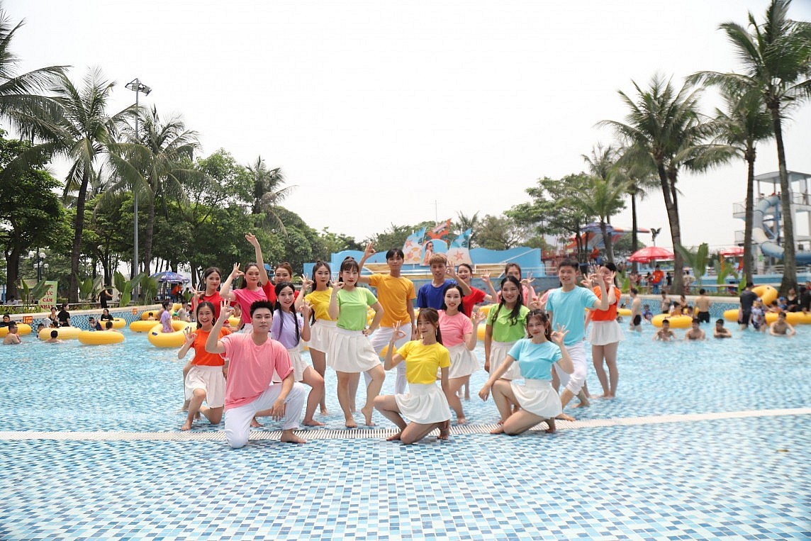 du khách còn được trải nghiệm các trò chơi