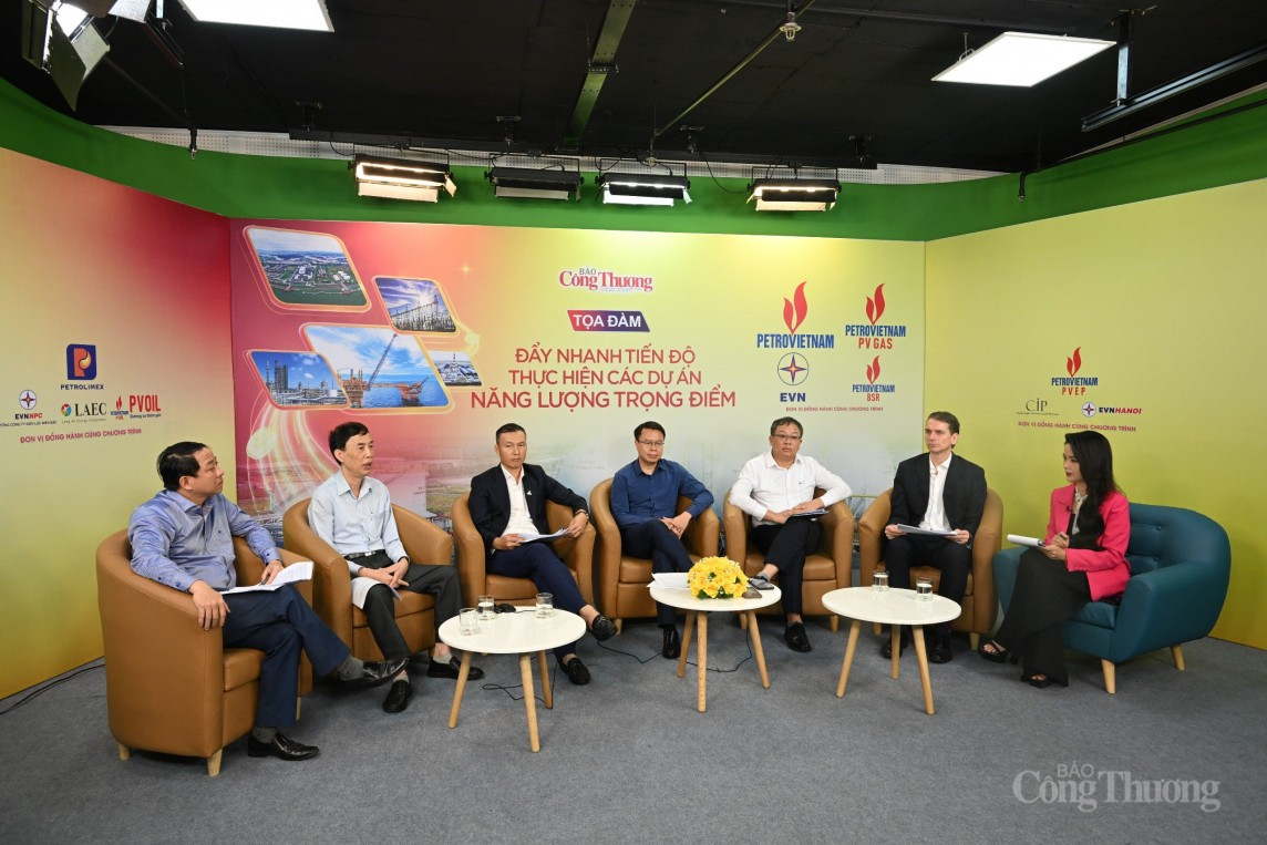 Các dự án trọng điểm ngành điện đang được triển khai khẩn trương và nhanh chóng Các dự án trọng điểm ngành điện đang được triển khai khẩn trương và nhanh chóng