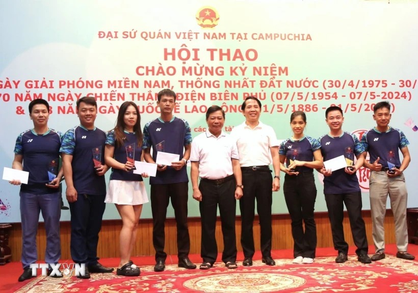 Sôi động hội thao chào mừng các ngày lễ lớn của Việt Nam tại Campuchia Sôi động hội thao chào mừng các ngày lễ lớn của Việt Nam tại Campuchia