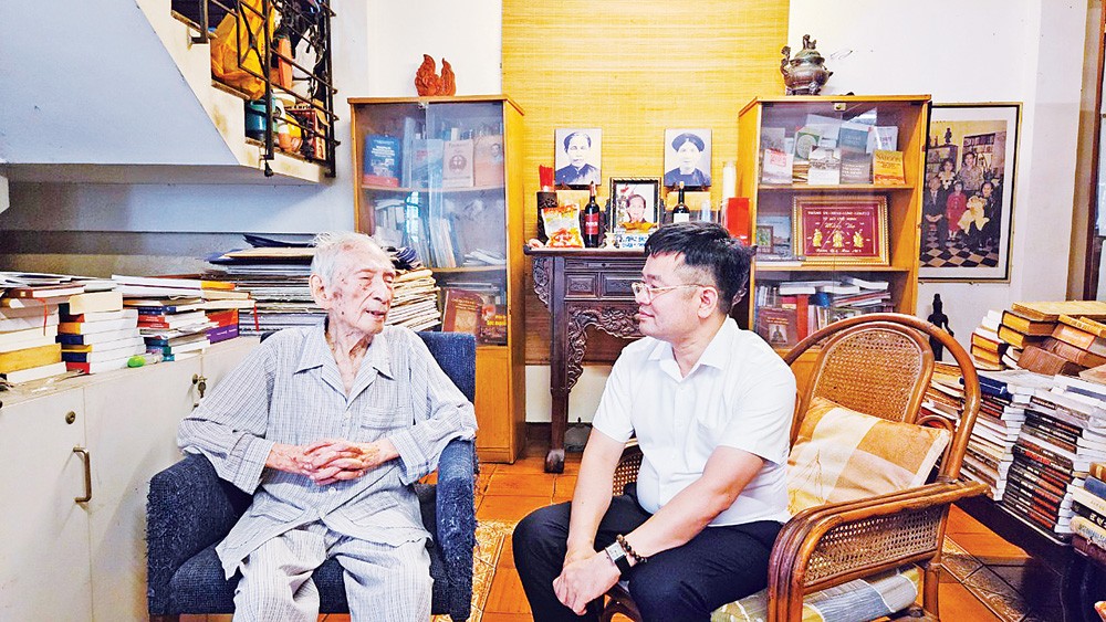 Ký ức ngày toàn thắng của Bí thư Bộ trưởng Bộ Kinh tế quốc dân đầu tiên Ký ức ngày toàn thắng của Bí thư Bộ trưởng Bộ Kinh tế quốc dân đầu tiên