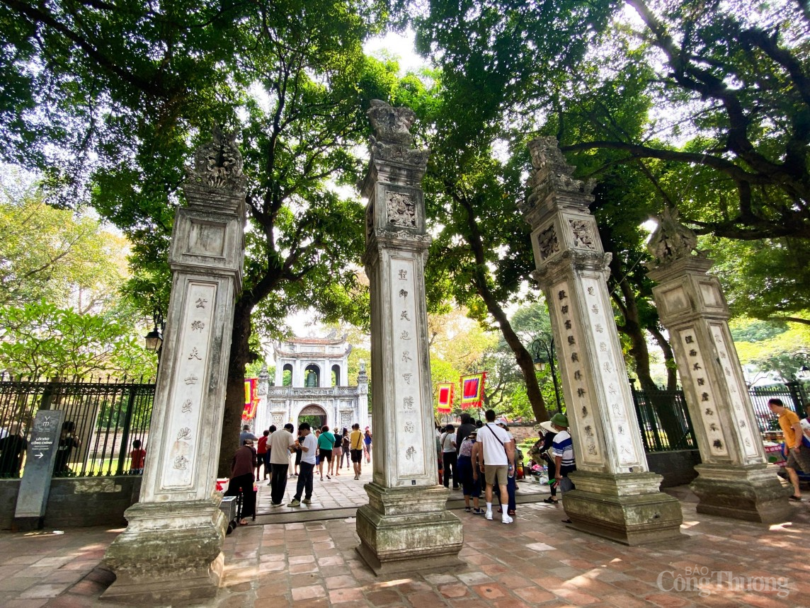 Nhiều điểm du lịch ở Hà Nội chật kín du khách dịp lễ 30/4 - 1/5 Nhiều điểm du lịch ở Hà Nội chật kín du khách dịp lễ 30/4 - 1/5