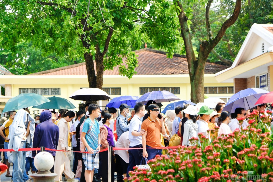 Nhiều điểm du lịch ở Hà Nội chật kín du khách dịp lễ 30/4 - 1/5 Nhiều điểm du lịch ở Hà Nội chật kín du khách dịp lễ 30/4 - 1/5