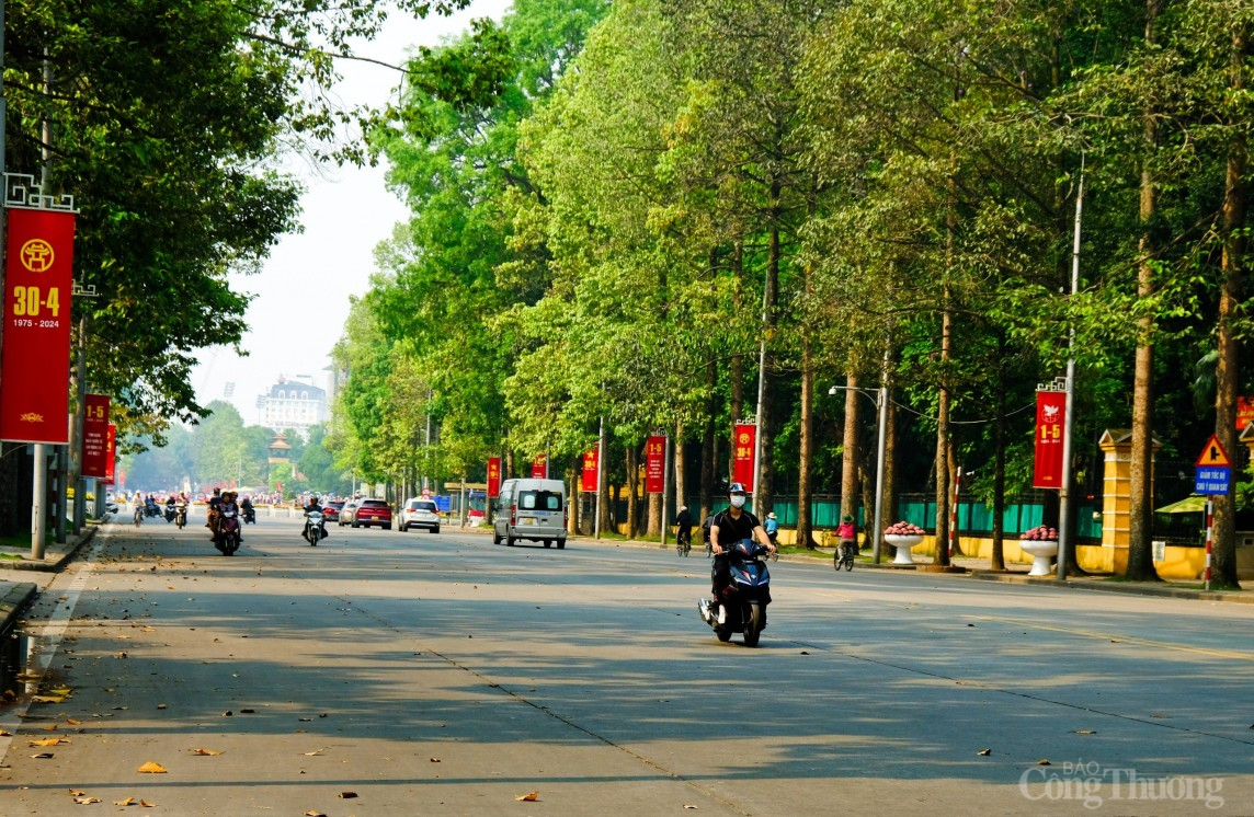 Nhiều điểm du lịch ở Hà Nội chật kín du khách dịp lễ 30/4 - 1/5 Nhiều điểm du lịch ở Hà Nội chật kín du khách dịp lễ 30/4 - 1/5
