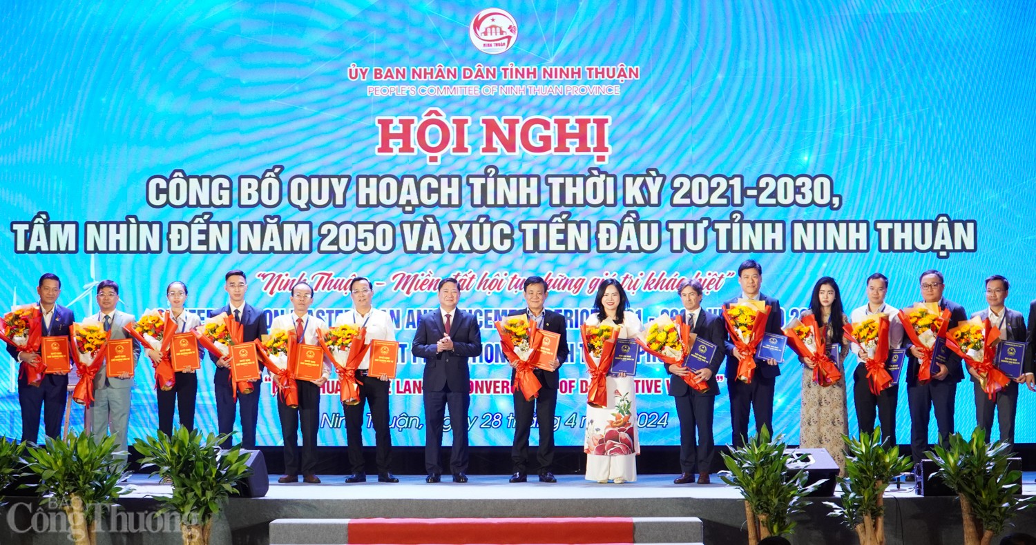 Thủ tướng: Ninh Thuận phát triển kinh tế theo hướng xanh, số, tuần hoàn