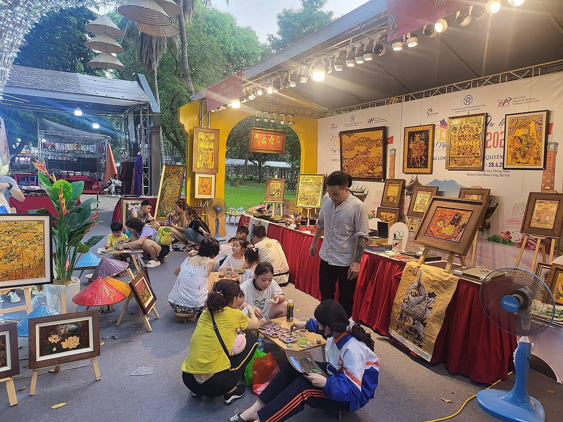 Họa Màu - Dân gian: Tôn vinh di sản văn hoá Việt Họa Màu - Dân gian: Tôn vinh di sản văn hoá Việt