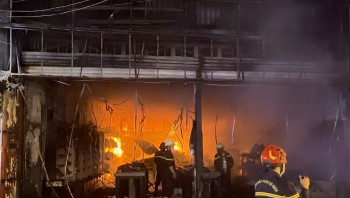 TP. Hồ Chí Minh: Cháy lớn ở cửa hàng điện máy tại Lê Văn Thọ, quận Gò Vấp, nhiều tài sản bị thiêu rụi