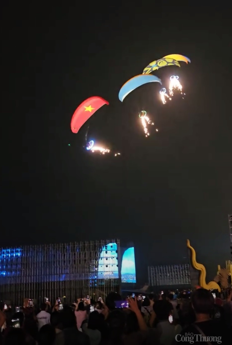 "Biển người" chật cứng tại lễ khai mạc Carnaval Hạ Long 2024