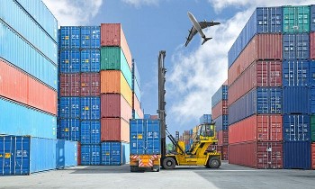 Việt Nam xuất siêu 8,4 tỷ USD trong 4 tháng đầu năm, nhờ đâu?