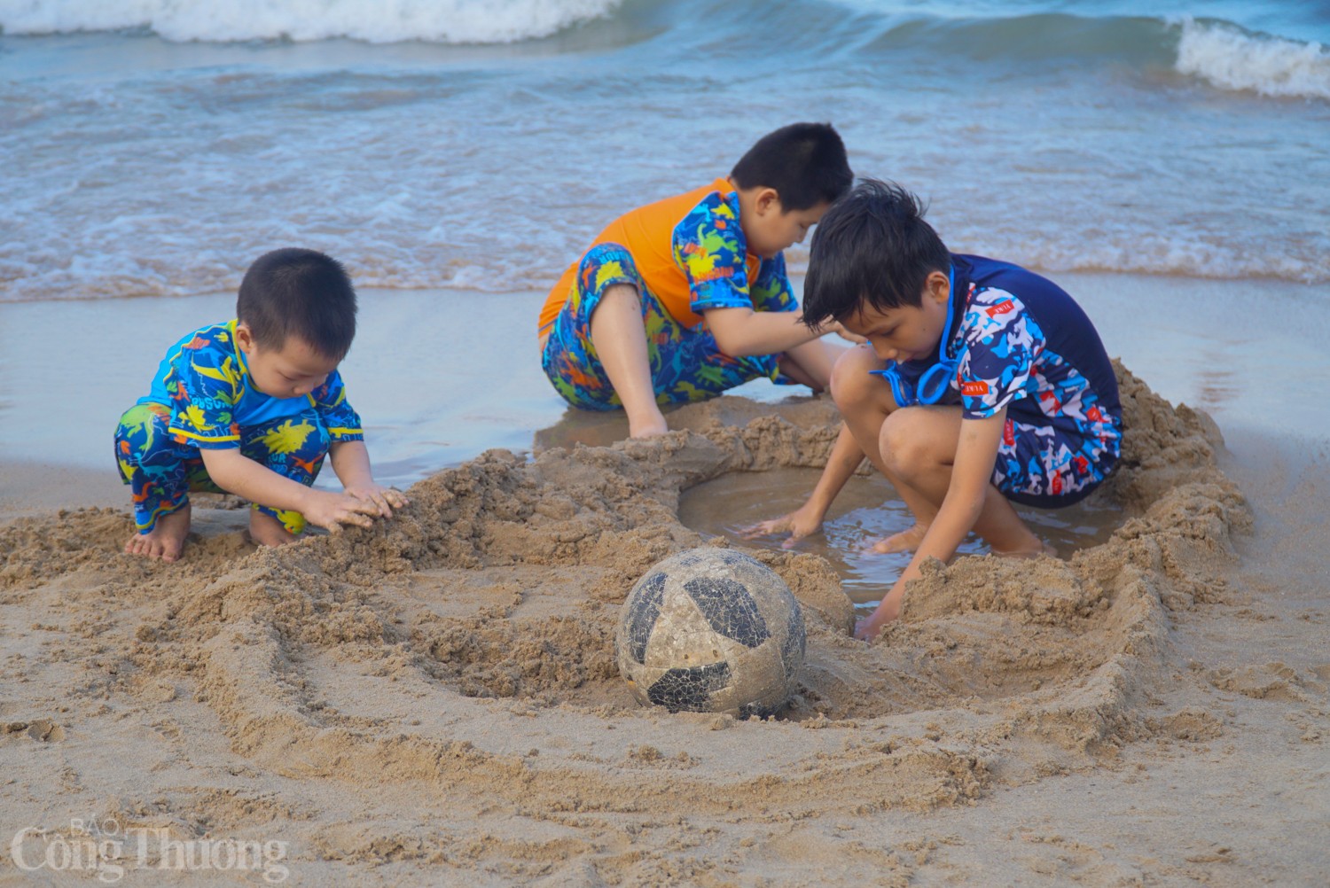 Du khách ùn ùn đổ về Nha Trang ‘’giải nhiệt’’ dịp lễ 30/4-1/5 Du khách ùn ùn đổ về Nha Trang ‘’giải nhiệt’’ dịp lễ 30/4 1/5