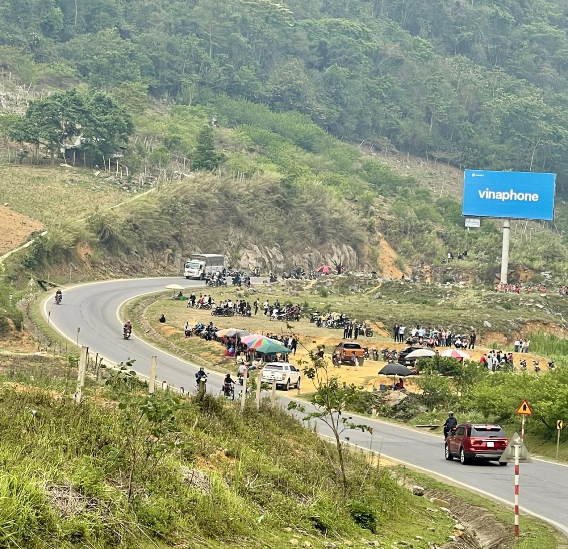 Mộc Châu: Các vườn mận tấp nập, đông nghẹt du khách Mộc Châu: Các vườn mận tấp nập, đông nghẹt du khách