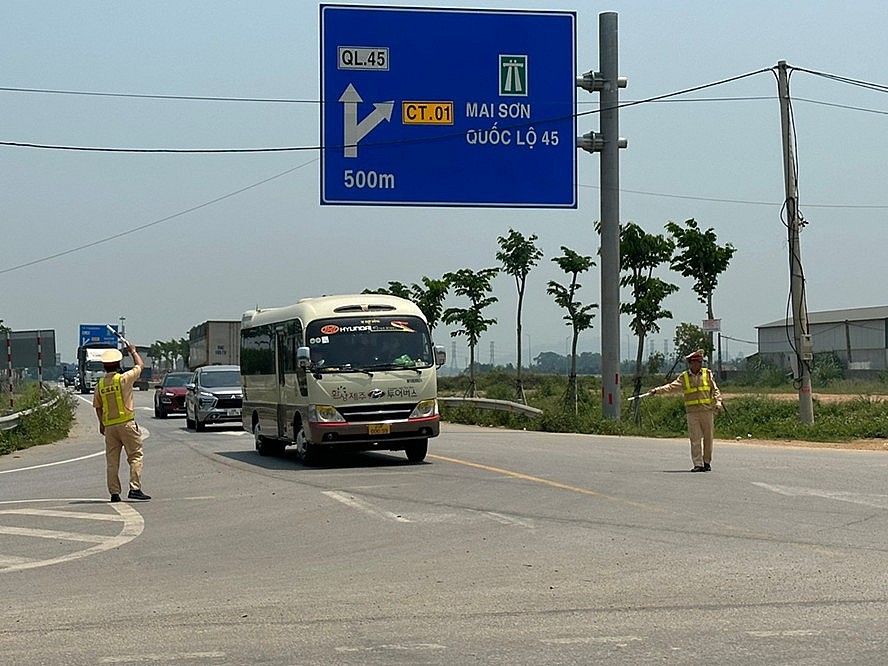 Cảnh sát giao thông Thanh Hóa làm việc xuyên lễ bảo đảm trật tự, an toàn giao thông Cảnh sát giao thông Thanh Hóa làm việc xuyên lễ bảo đảm trật tự, an toàn giao thông