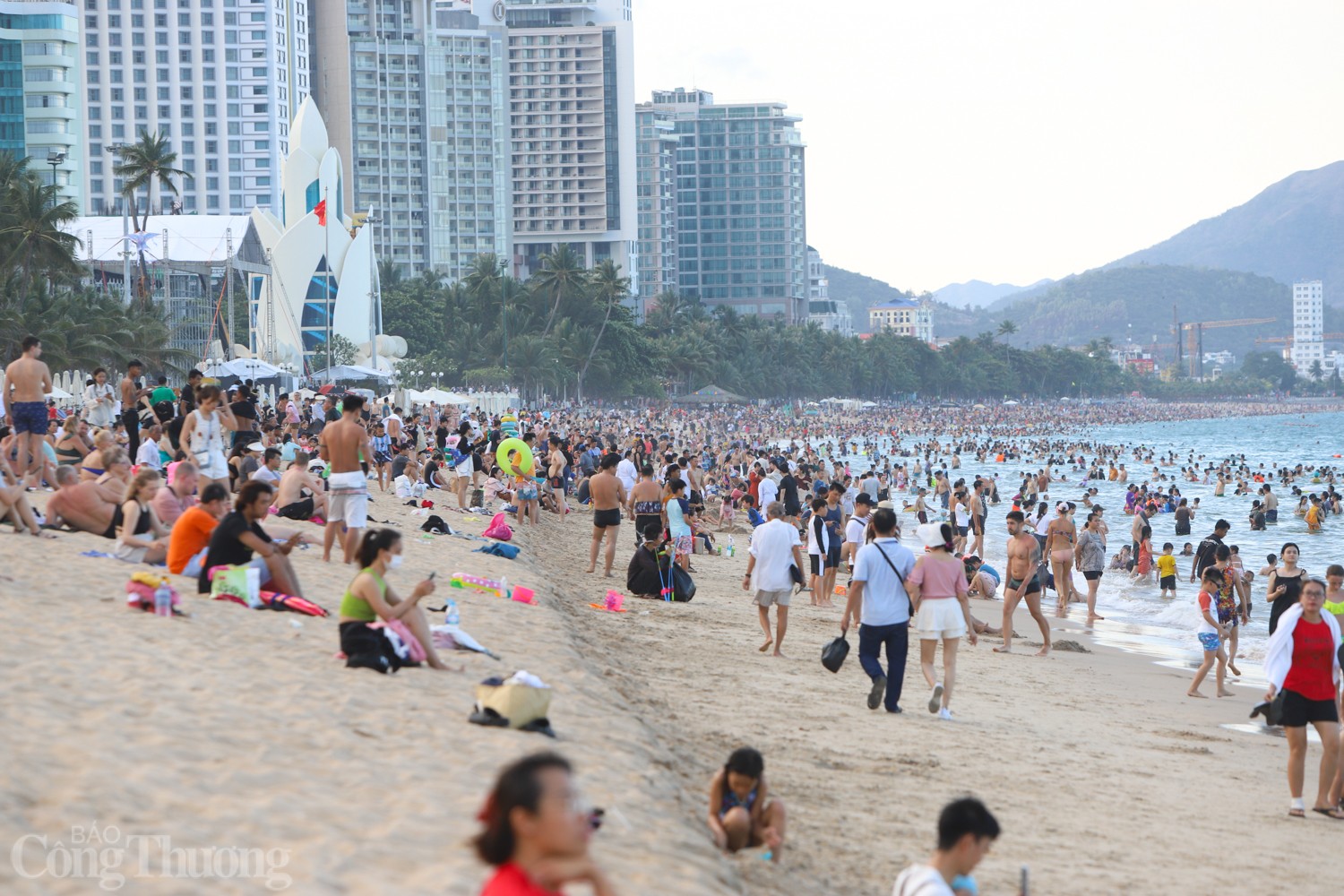Khánh Hoà đón hơn 262.000 lượt khách lưu trú 5 ngày nghỉ lễ Khánh Hoà đón hơn 262.000 lượt khách lưu trú 5 ngày nghỉ lễ