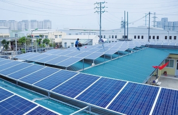 Câu chuyện điện mặt trời và chủ nghĩa dân túy trong phát ngôn và truyền thông