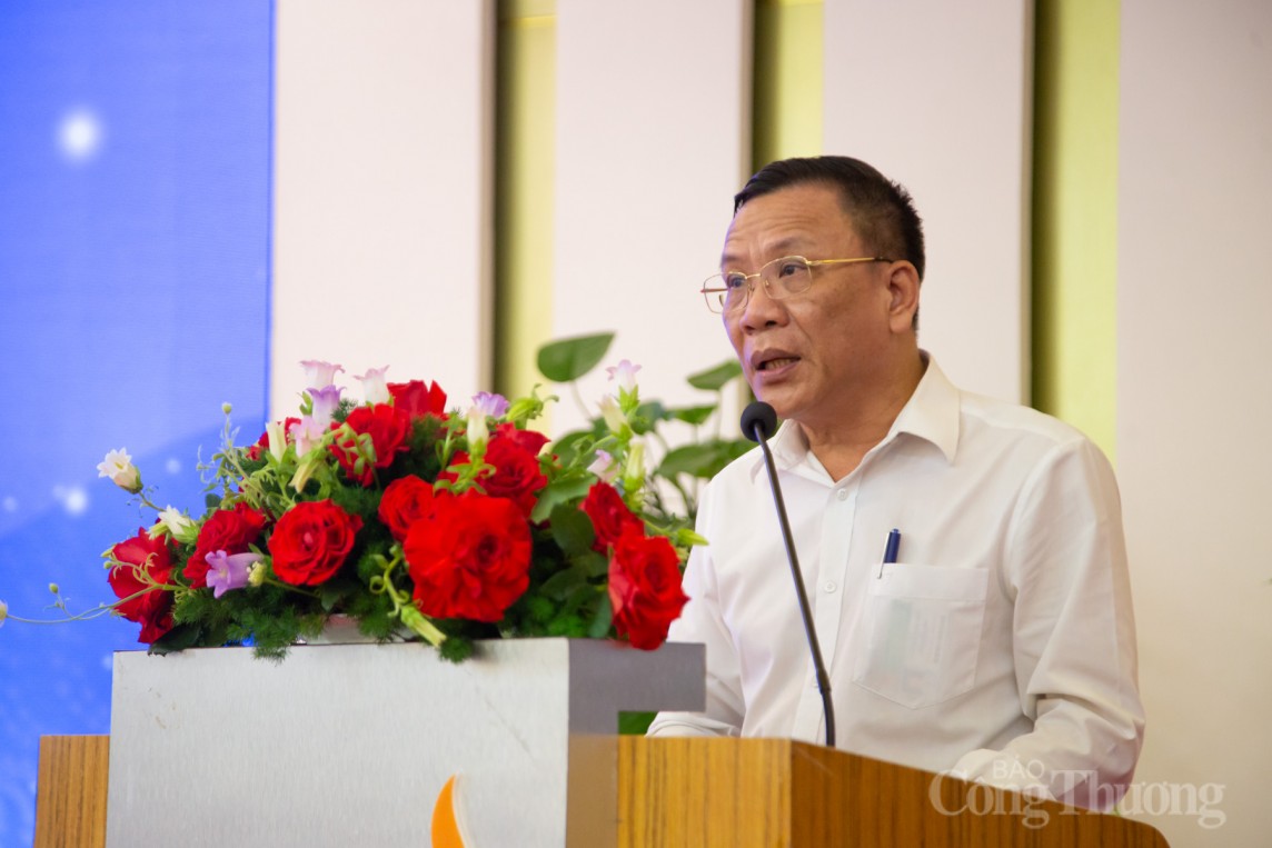 Hướng dẫn tiểu thương chợ truyền thống livestream bán hàng Hướng dẫn tiểu thương chợ truyền thống livestream bán hàng