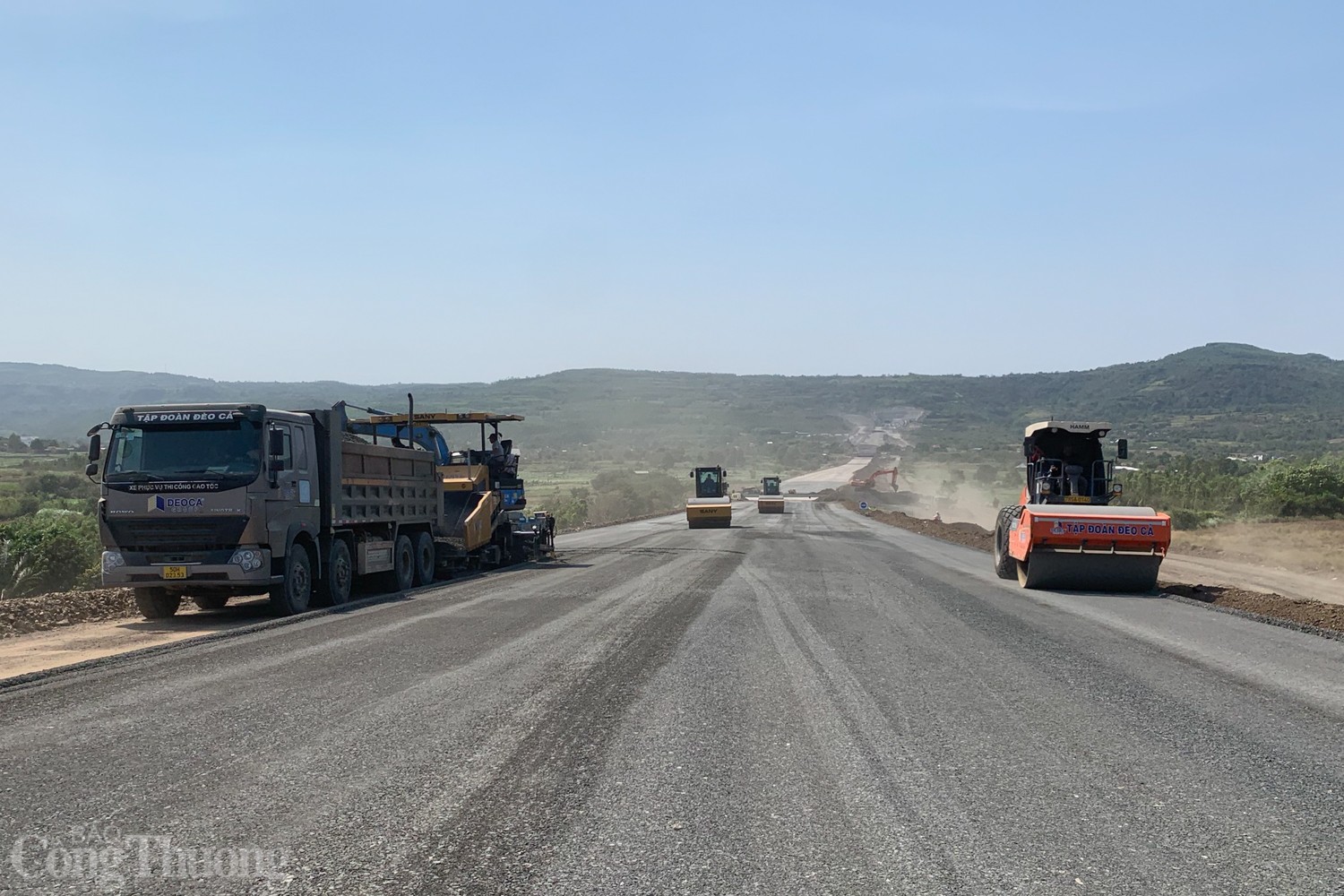 Hiện trạng cao tốc Chí Thạnh - Vân Phong sau hơn 16 tháng thi công Hiện trạng cao tốc Chí Thạnh - Vân Phong sau hơn 16 tháng thi công
