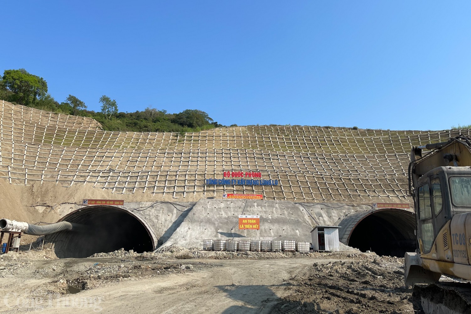 Hiện trạng cao tốc Chí Thạnh - Vân Phong sau hơn 16 tháng thi công Hiện trạng cao tốc Chí Thạnh - Vân Phong sau hơn 16 tháng thi công