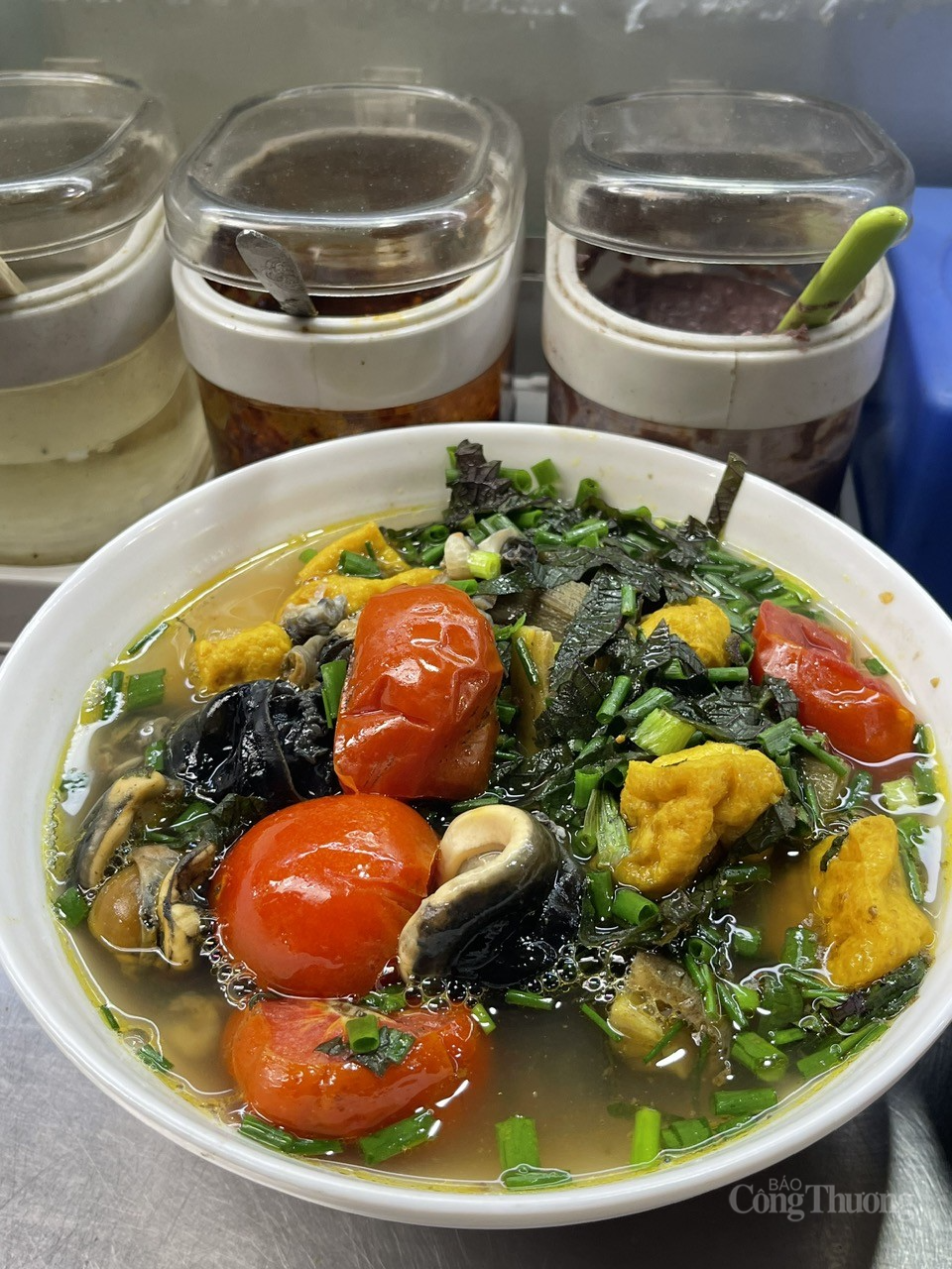 Độc đáo ẩm thực Hà Nội ở ngõ chợ Đồng Xuân Độc đáo ẩm thực Hà Nội ở ngõ chợ Đồng Xuân