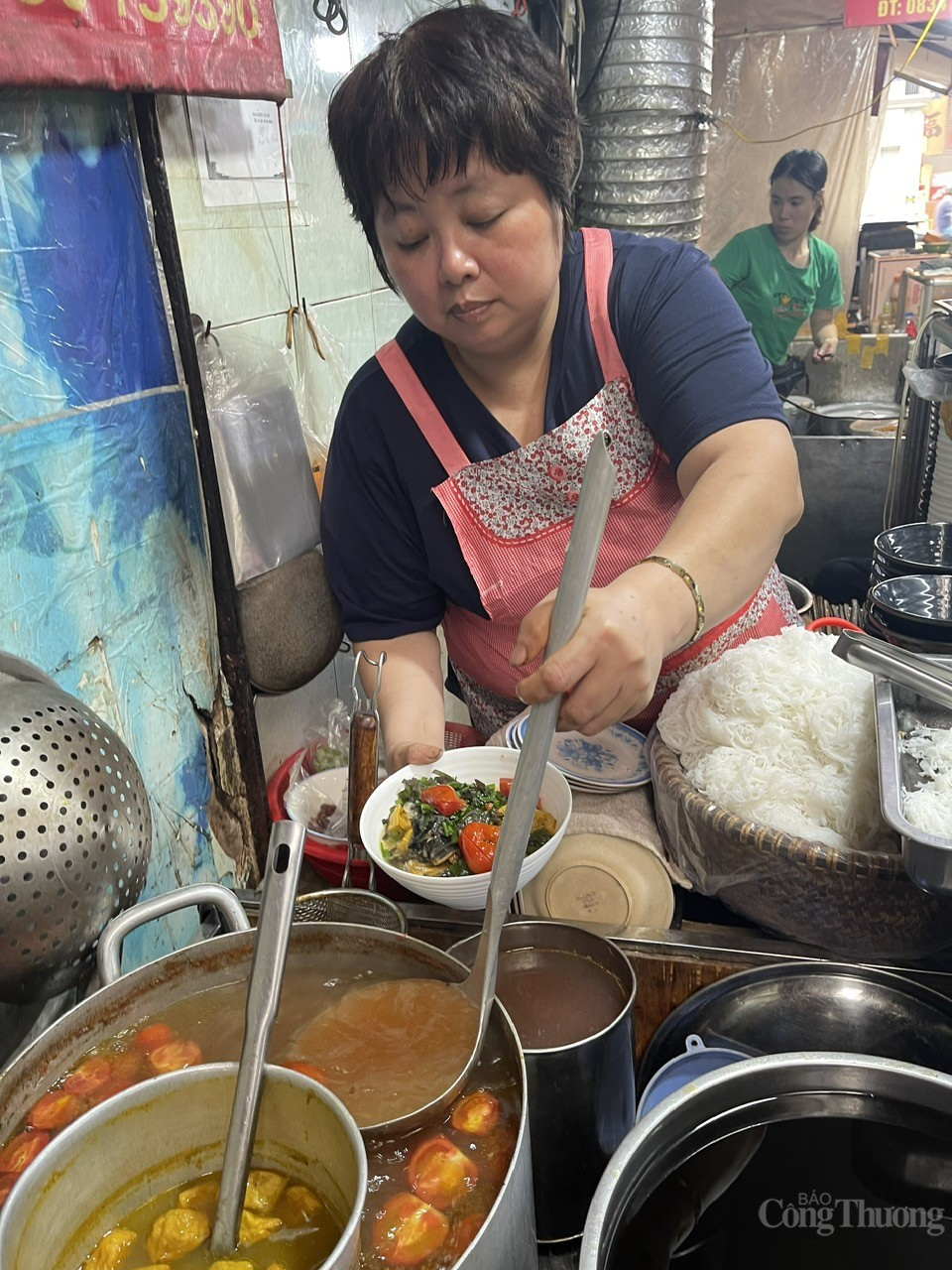 Độc đáo ẩm thực Hà Nội ở ngõ chợ Đồng Xuân Độc đáo ẩm thực Hà Nội ở ngõ chợ Đồng Xuân