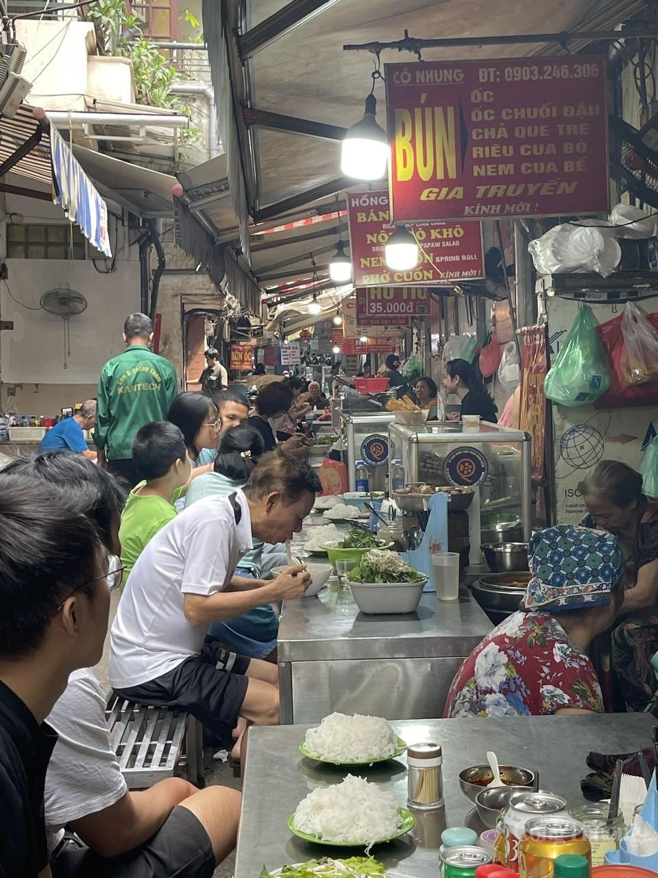 Độc đáo ẩm thực Hà Nội ở ngõ chợ Đồng Xuân Độc đáo ẩm thực Hà Nội ở ngõ chợ Đồng Xuân