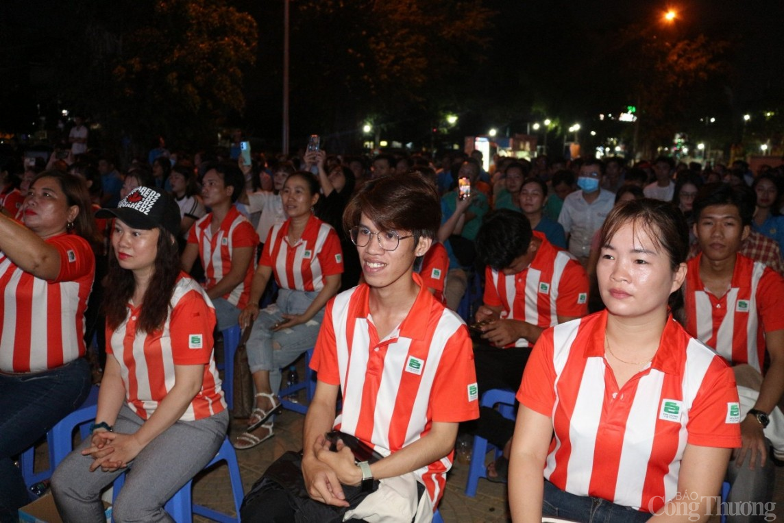 Bình Dương: Tháo gỡ khó khăn cho doanh nghiệp, tạo mọi điều kiện cho người lao động Bình Dương: Tháo gỡ khó khăn cho doanh nghiệp, tạo mọi điều kiện cho người lao động