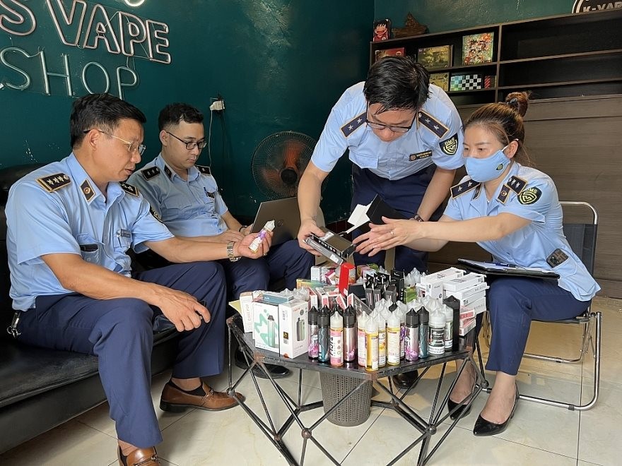 Cơ quan quản lý thị trường xử lý vi phạm mua bán trái phép các loại thuốc lá thế hệ mới Cơ quan quản lý thị trường xử lý vi phạm mua bán trái phép các loại thuốc lá thế hệ mới